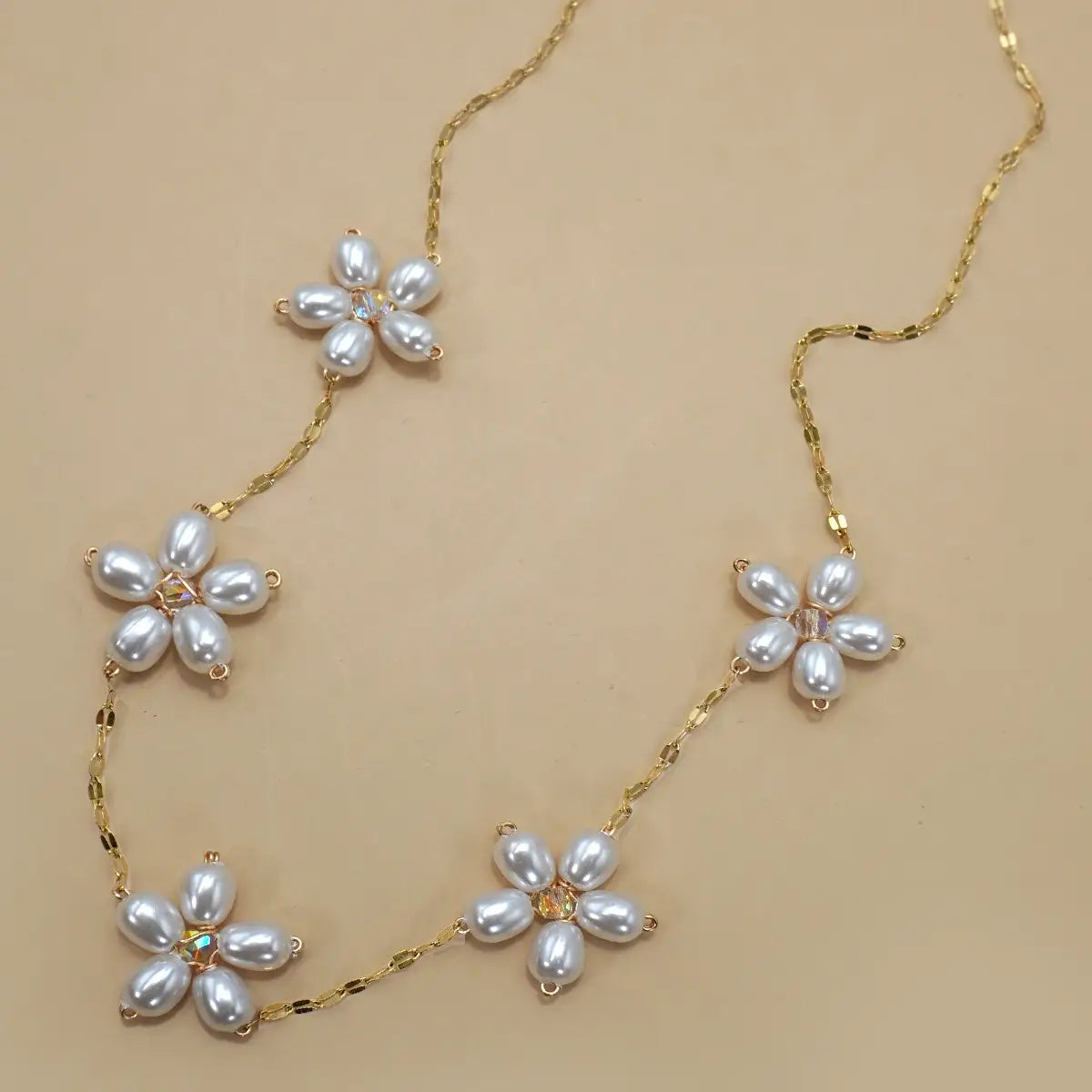 Pearl Flower gold necklace thats dainty
