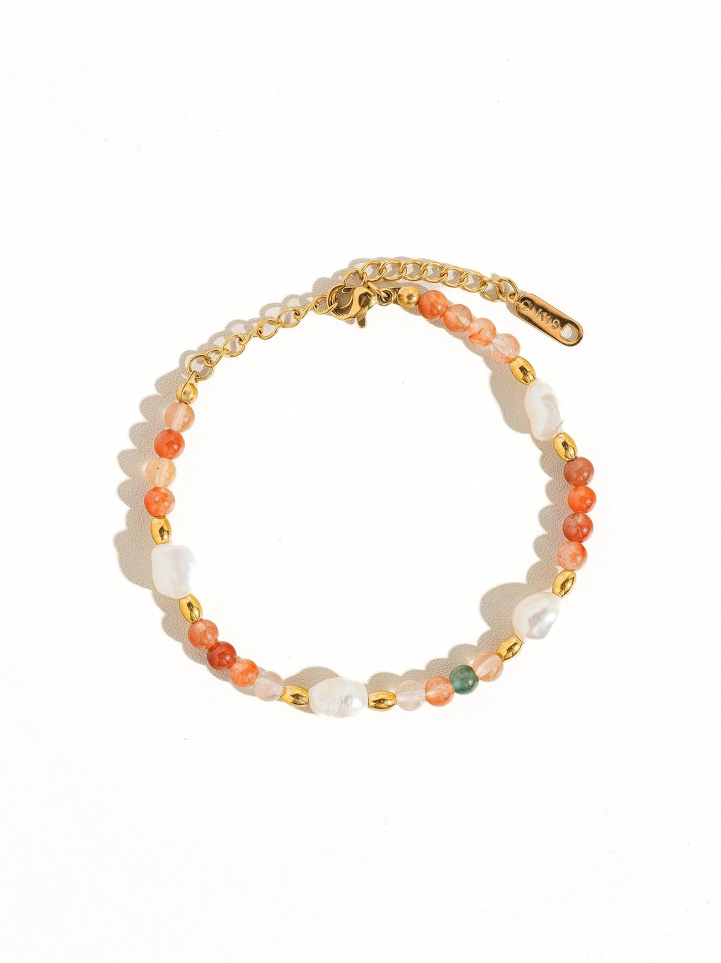 Rose colored beaded bracelet with pearls and gold beads